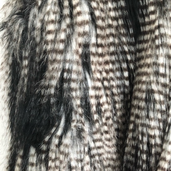 H&M Faux Fur Fluffy Vest - Picture 5 of 10